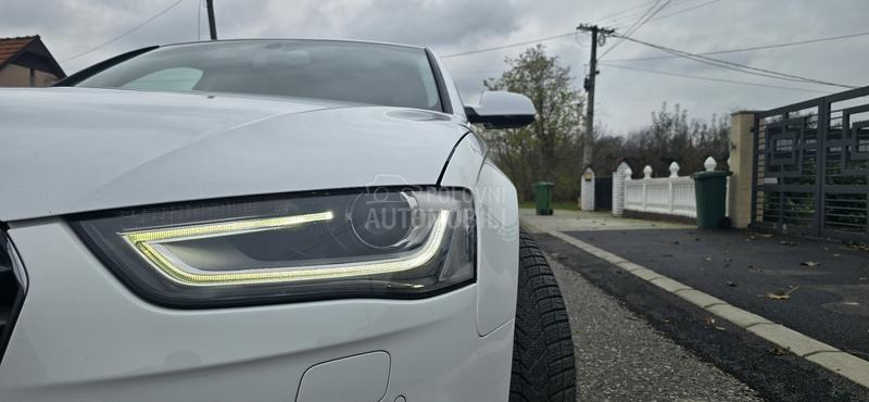 Audi A4 led/el prtljaznik