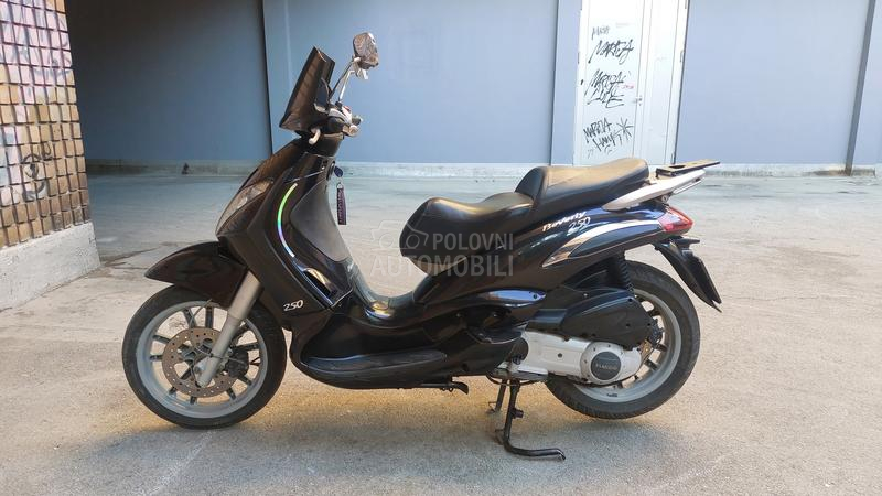 Piaggio Beverly 250