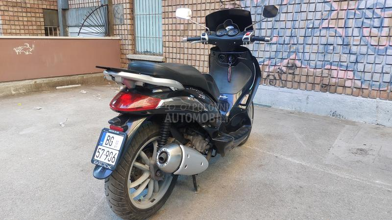 Piaggio Beverly 250