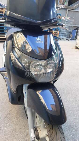 Piaggio Beverly 250