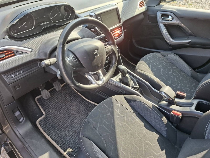 Peugeot 2008 1,2 b