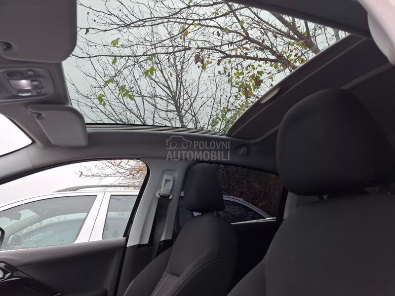 Peugeot 208 1,6 e-HDI pano.rama