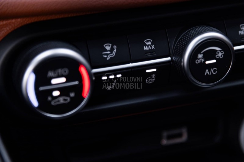 Alfa Romeo Giulia Q2/SPRINT/HARMAN