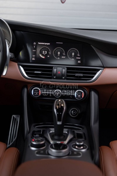 Alfa Romeo Giulia Q2/SPRINT/HARMAN