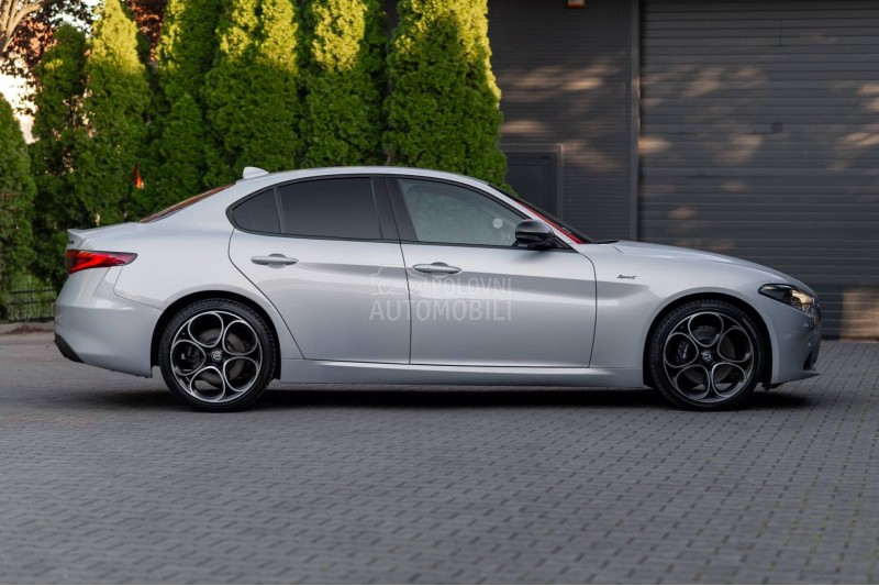 Alfa Romeo Giulia Q2/SPRINT/HARMAN