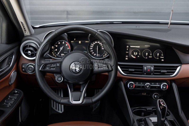 Alfa Romeo Giulia Q2/SPRINT/HARMAN