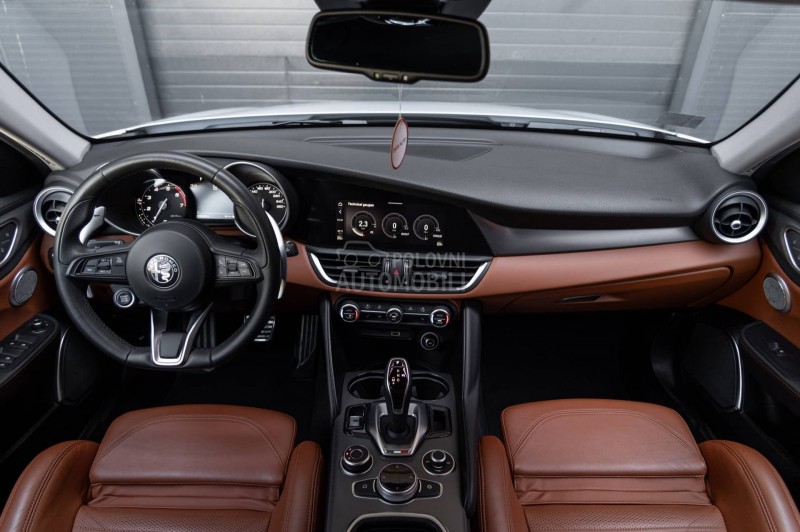 Alfa Romeo Giulia Q2/SPRINT/HARMAN