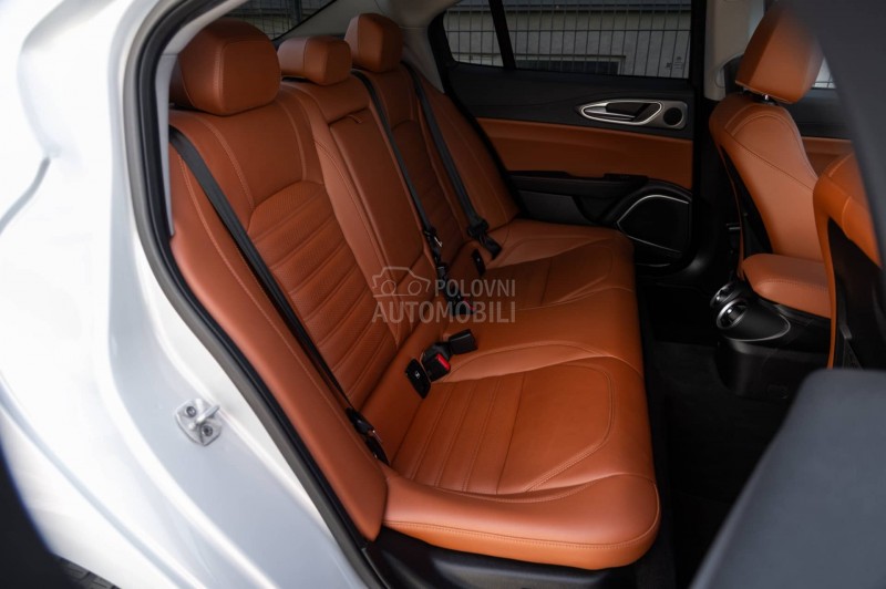 Alfa Romeo Giulia Q2/SPRINT/HARMAN