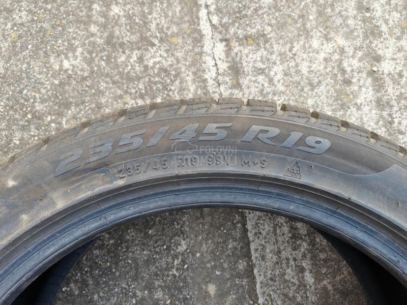Pirelli 235/45 R19 Zimska