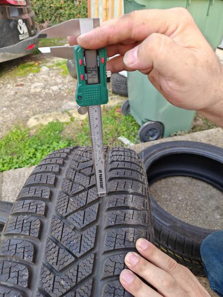 Pirelli 235/45 R19 Zimska