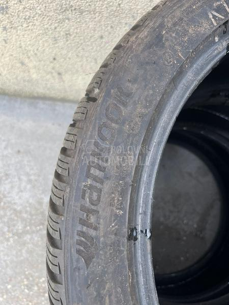 Hankook 225/45 R18 Zimska