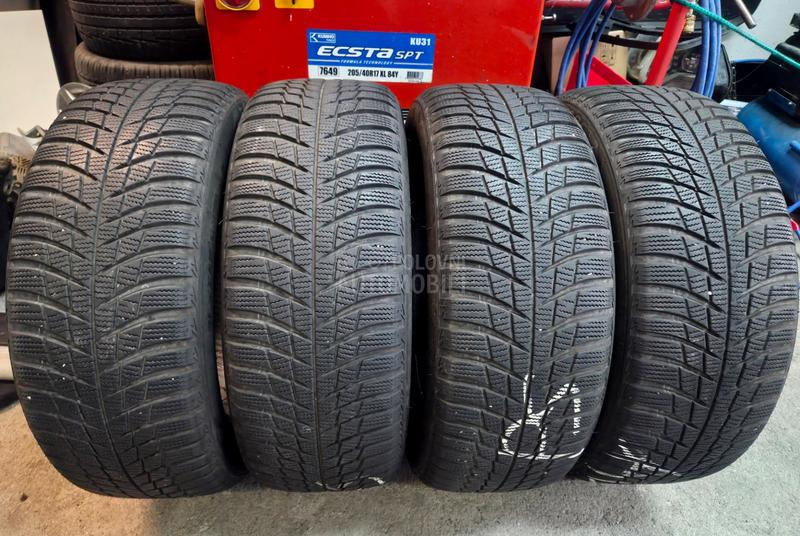 Bridgestone 215/55 R17 Zimska
