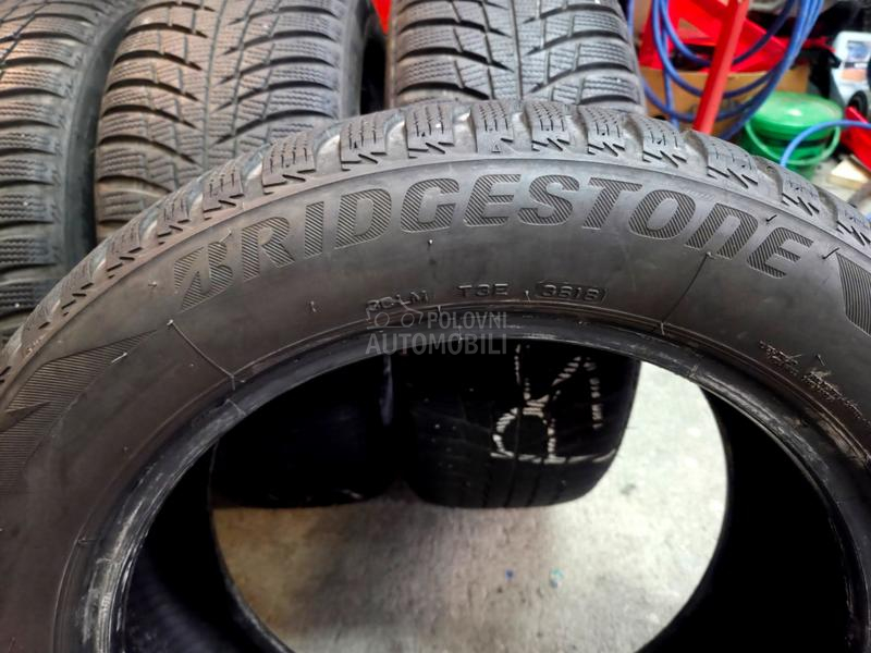 Bridgestone 215/55 R17 Zimska