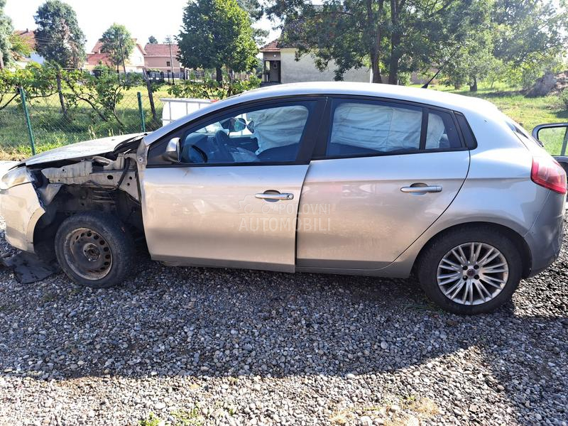 kompletan auto u delovima