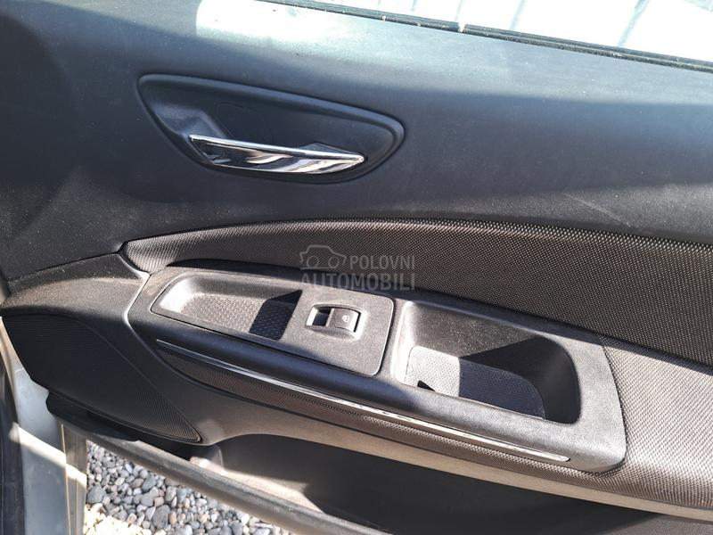 kompletan auto u delovima