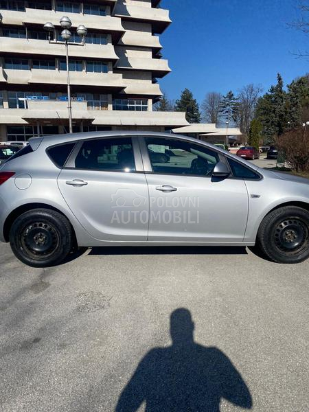 Opel Astra J 