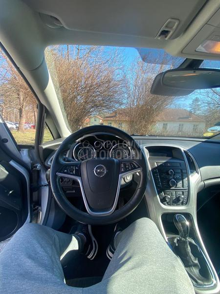 Opel Astra J 