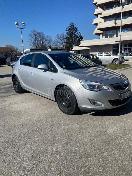 Opel Astra J 