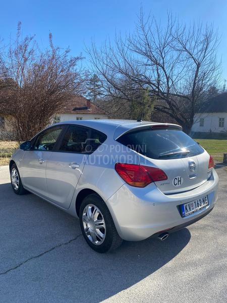 Opel Astra J 