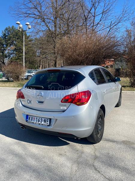Opel Astra J 