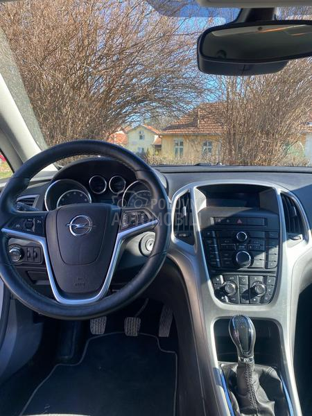 Opel Astra J 