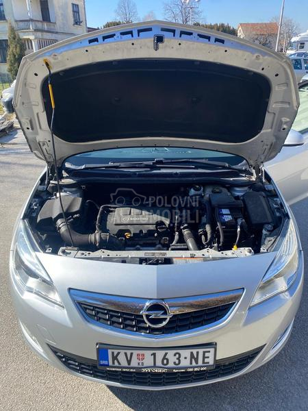 Opel Astra J 