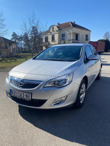 Opel Astra J 