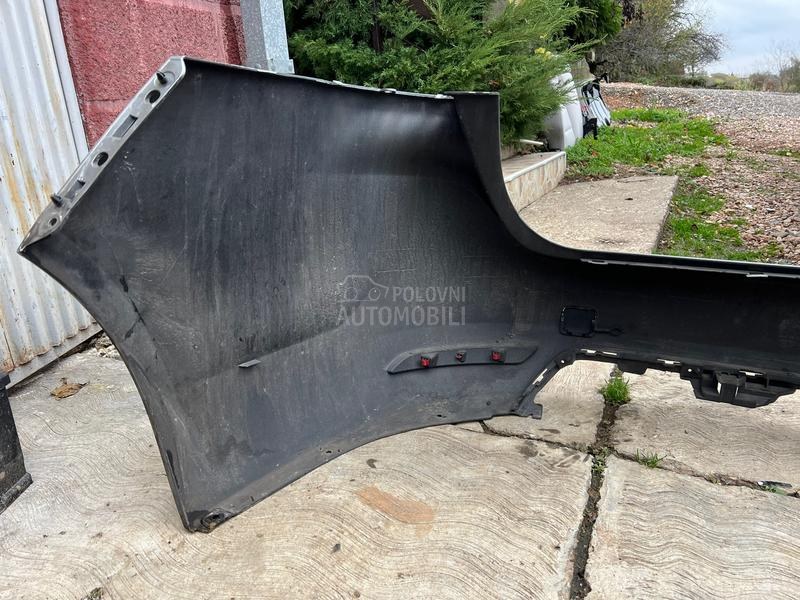 Branik zadnji karavan