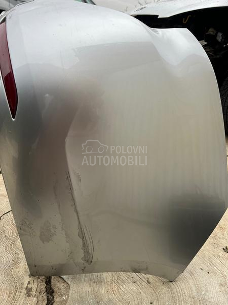 Branik zadnji karavan