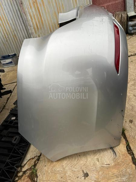 Branik zadnji karavan