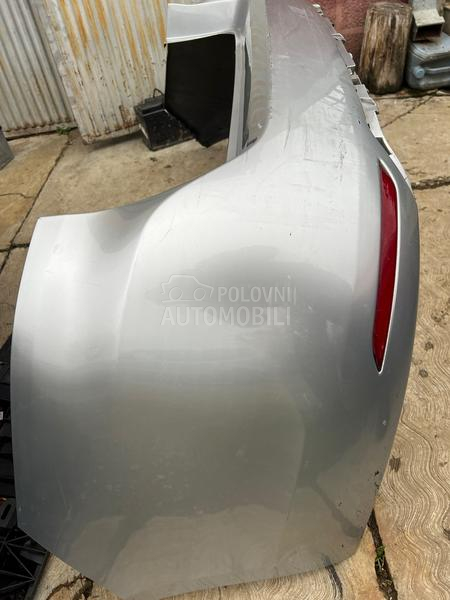 Branik zadnji karavan