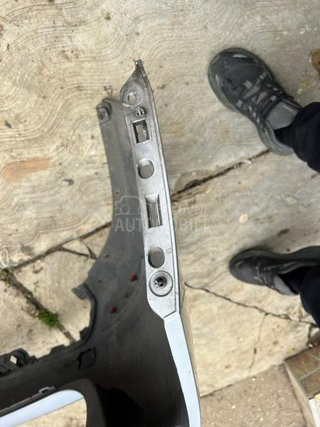 Branik zadnji karavan