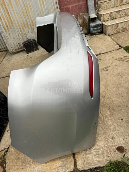 Branik zadnji karavan