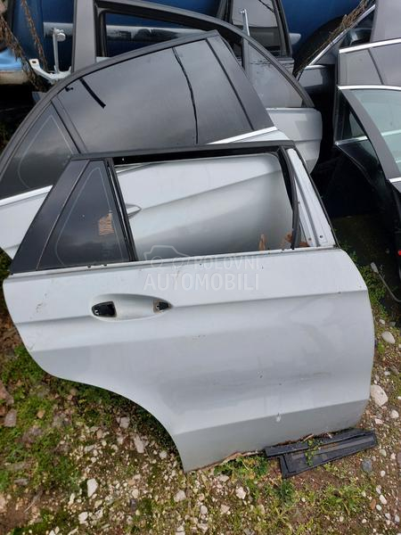 zadnja desna vrata karavan