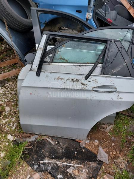 zadnja ljeva vrata karavan