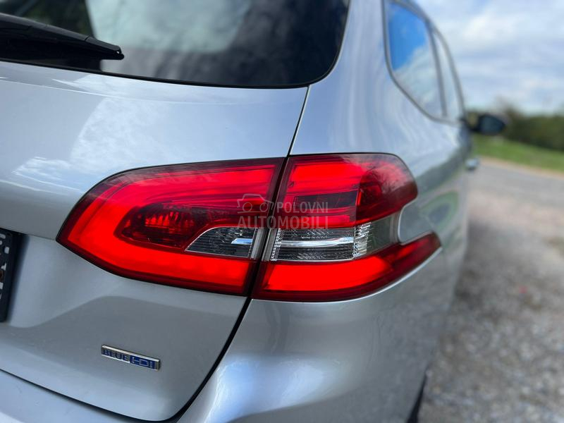 Stop svetlo desno spoljasnje