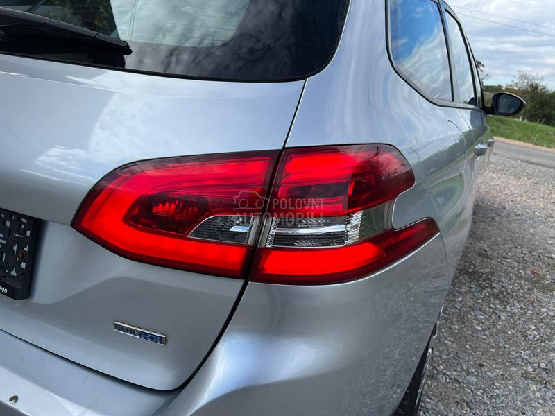 Stop svetlo desno spoljasnje