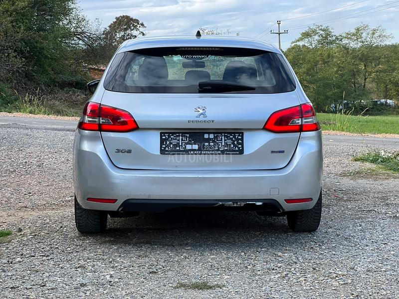 Stop svetlo desno spoljasnje