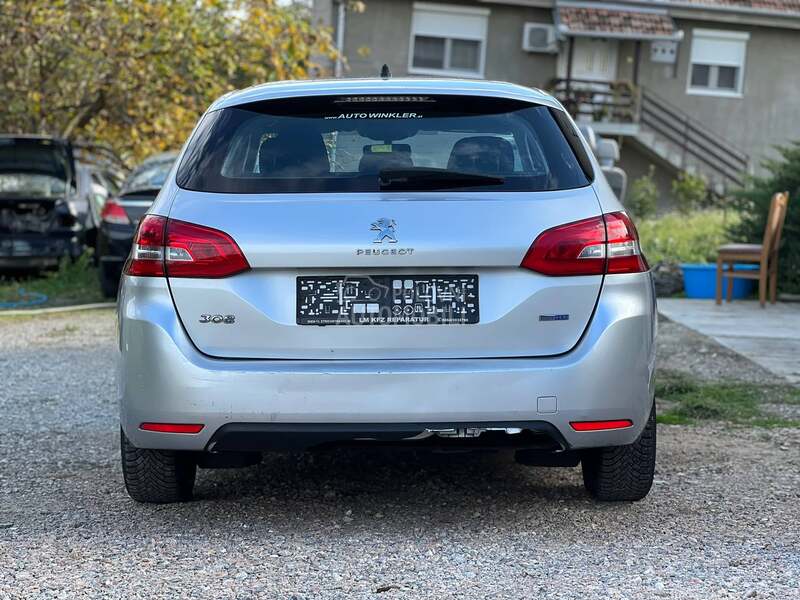 Stop svetlo desno unutrasnje