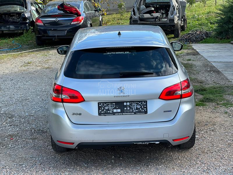 Stop svetlo desno unutrasnje