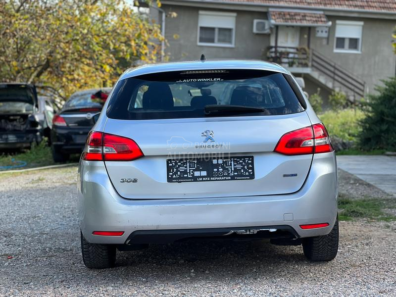 Stop svetlo desno unutrasnje