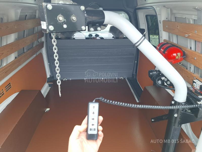 Volkswagen Caddy 1.6 TDI sa KRANOM