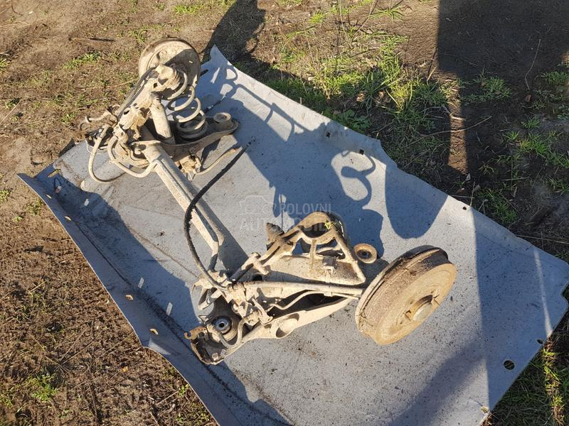 TORZIJA ZADNJA KARAVAN.