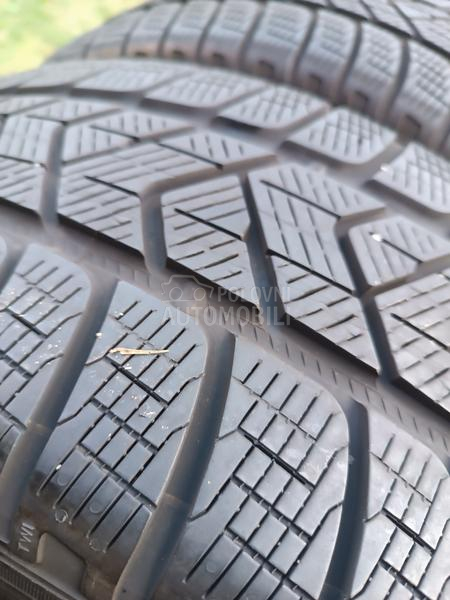 Pirelli 235/60 R18 Zimska