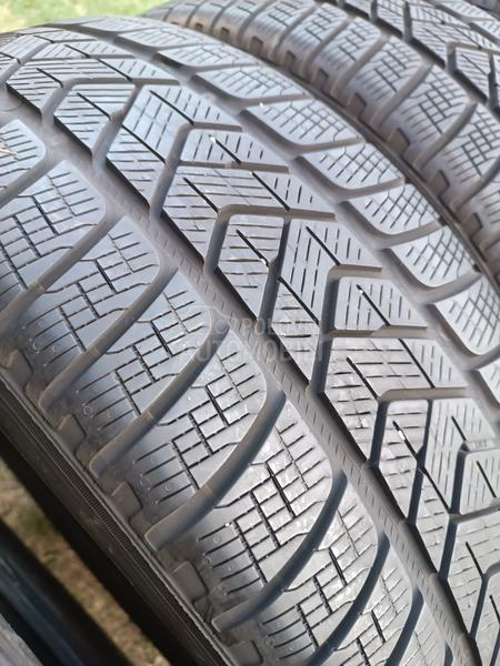 Pirelli 235/60 R18 Zimska