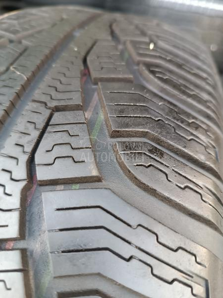 Uniroyal 215/65 R16 Zimska