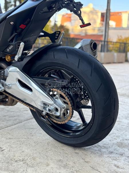 Aprilia tuono v4 factory 1100