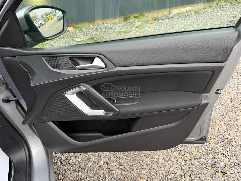 Peugeot 308 1.6e-HDI PANO/LED