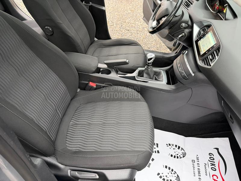 Peugeot 308 1.6e-HDI PANO/LED