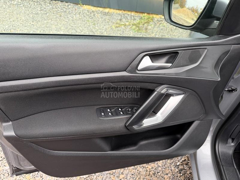 Peugeot 308 1.6e-HDI PANO/LED